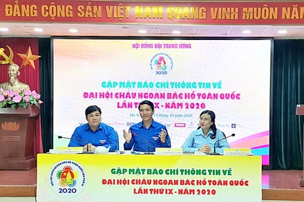 Các đồng chí đại diện Ban Tổ chức cung cấp thông tin về Đại hội. 