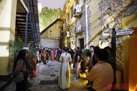 Bắt đầu hành trình trải nghiệm "Đêm thiêng liêng - Sống như những đoá hoa"