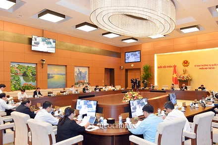 Toàn cảnh phiên họp ngày 14-10 của Ủy ban Thường vụ Quốc hội.