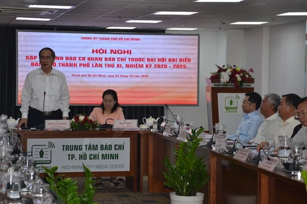 Đồng chí Nguyễn Thiện Nhân phát biểu tại buổi gặp gỡ các cơ quan báo chí.