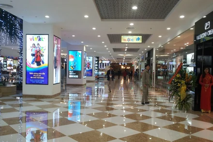 Tầng hầm khu đô thị Times City (Hà Nội) được xây dựng làm Trung tâm thương mại phục vụ nhu cầu mua sắm của người dân.