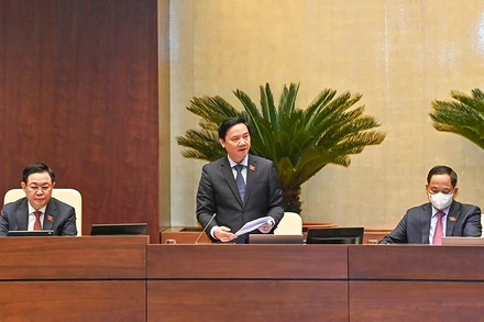 Phó Chủ tịch Quốc hội Nguyễn Khắc Định điều hành phiên thảo luận về dự án Luật sửa đổi, bổ sung một số điều của Luật Sở hữu trí tuệ. (Ảnh: Duy Linh)