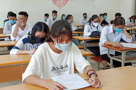 Thí sinh dự tốt nghiệp trung học phổ thông. (Ảnh: Vietnam+)