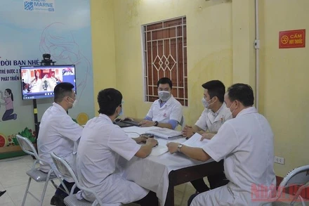 Bàn giao hệ thống hội chẩn khám chữa bệnh từ xa cho Trạm Y tế xã Đông Cuông, huyện Văn Yên, Yên Bái.