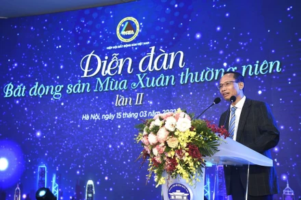 TS. Cấn Văn Lực, Thành viên Hội đồng tư vấn chính sách tài chính-tiền tệ quốc gia, Chuyên gia Kinh tế trưởng BIDV trình bày tham luận. (Ảnh: BTC)