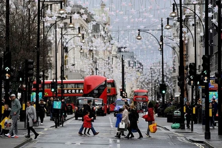 Lạm phát của Anh tăng mạnh trong tháng 2/2022, lên mức cao nhất trong 30 năm qua. (Ảnh: Reuters)