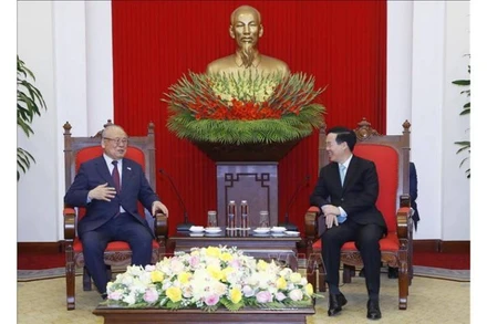 Thường trực Ban Bí thư Võ Văn Thưởng tiếp Cố vấn đặc biệt Liên minh Nghị sĩ hữu nghị Nhật-Việt Tekebe Tsutomu. (Ảnh: Phương Hoa/TTXVN)