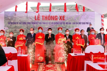 Lễ thông xe nút giao Phố Lu nối tỉnh lộ 152 với cao tốc Nội Bài-Lào Cai.