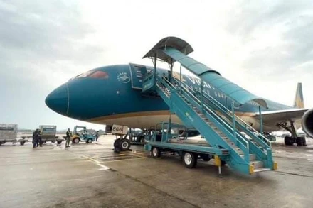 Chuyến bay đầu tiên chở công dân từ Ukraine đã cất cánh bay sang Romania trưa 7/3. (Ảnh: Vietnam Airlines)