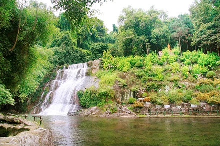 Cảnh quan thiên nhiên tại Ao Vua thích hợp cho những kỳ nghỉ cuối tuần khi mùa hè bắt đầu.