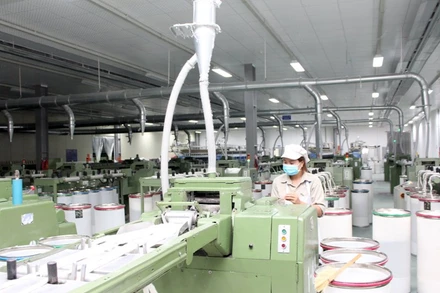 Doanh nghiệp đẩy mạnh sản xuất kinh doanh để nắm bắt cơ hội từ thị trường.