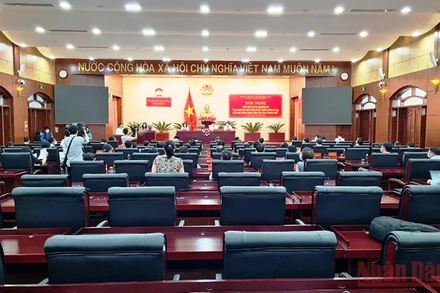 Hội nghị tiếp xúc cử tri chuyên đề “Văn nghệ sĩ góp phần phát triển không gian văn hóa công cộng trên địa bàn thành phố Đà Nẵng”. 