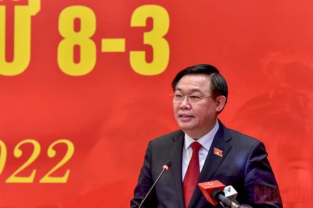 Chủ tịch Quốc hội Vương Đình Huệ phát biểu chúc mừng đội tuyển bóng đã nữ quốc gia Việt Nam. (Ảnh: Đăng Anh)