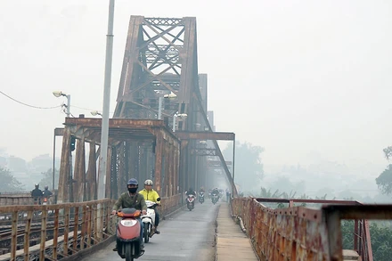 Khu vực Hà Nội sáng và đêm có mưa phùn và sương mù, rét về đêm và sáng. (Ảnh minh họa)