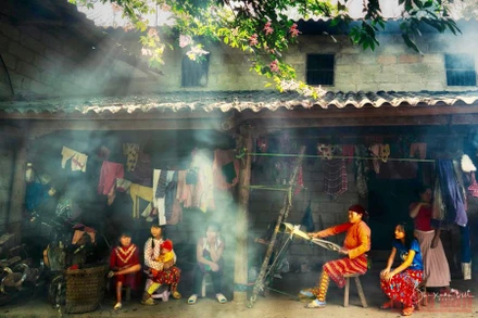 Phụ nữ và trẻ em tại xã Lũng Cú, huyện Đồng Văn, tỉnh Hà Giang. (Ảnh: Bùi Xuân Việt)