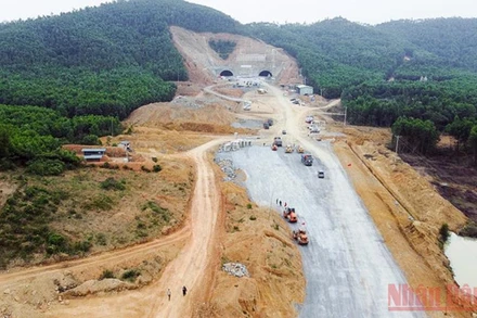 Một đoạn cao tốc bắc-nam đang triển khai.