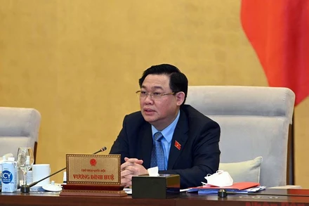 Chủ tịch Quốc hội Vương Đình Huệ phát biểu ý kiến tại phiên họp. 