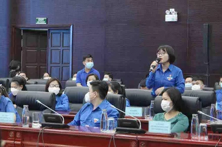 Đại biểu thanh niên nêu ý kiến tại buổi đối thoại.