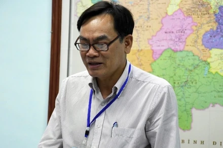 Ông Lê Báy, Phó Giám đốc Sở Y tế Quảng Ngãi thông tin liên quan chi phí mai táng.