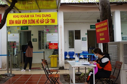 Khu khám và thu dung bệnh nhân F0.