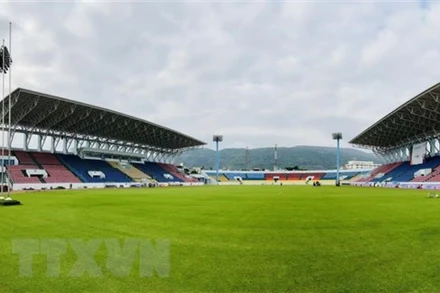 Khán đài sân vận động Cẩm Phả được đầu tư nâng cấp từ 8.000 lên 16.000 chỗ phục vụ SEA Games 31. (Ảnh: Thanh Vân/TTXVN)