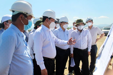 Đoàn công tác của UBND tỉnh Ninh Thuận đi kiểm tra thực tế tiến độ thi công của Dự án Hồ chứa nước Sông Than.