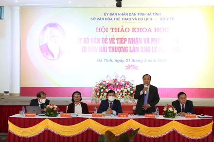 Gần 200 đại biểu, các nhà khoa học, các thầy thuốc trên toàn quốc tham dự hội thảo. 