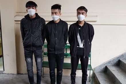 3 trong số các đối tượng tham gia hỗn chiến trên đường phố bị Công an bắt giữ. 