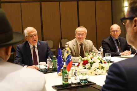 Các nhà ngoại giao Venezuela gặp gỡ Đại diện cấp cao EU tại Thổ Nhĩ Kỳ. (Nguồn: TeleSUR/TTXVN)