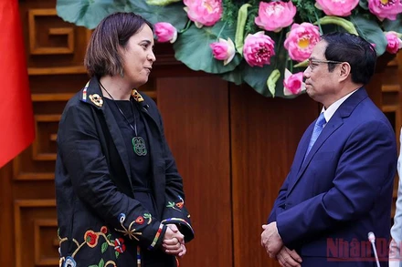 Thủ tướng Phạm Minh Chính tiếp bà Tredene Dobson, Đại sứ New Zealand tại Việt Nam. (Ảnh: Trần Hải)