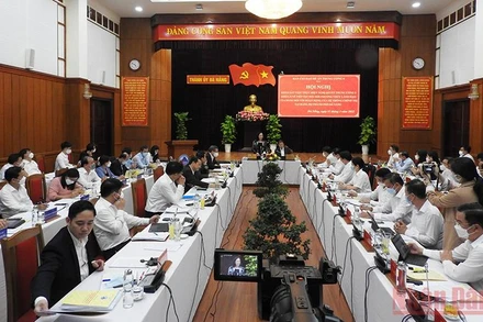 Đoàn khảo sát Trung ương làm việc với Ban Thường vụ Thành ủy Đà Nẵng về tổng kết 15 năm thực hiện Nghị quyết Trung ương 5 (khóa X).