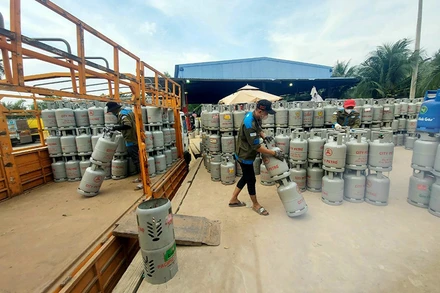 Giá gas tăng mạnh liên tiếp trong 3 tháng với tổng mức tăng 72.000 đồng/bình 12kg.