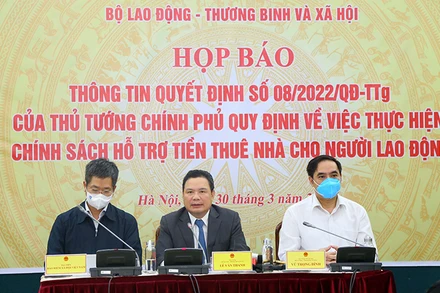 Bộ Lao động-Thương binh và Xã hội họp báo thông tin về chính sách hỗ trợ tiền thuê nhà cho người lao động. (Ảnh: Molisa)