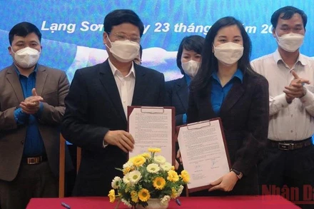 Lãnh đạo Sở Thông tin và Truyền thông cùng Tỉnh đoàn Lạng Sơn ký kết Chương trình hợp tác về thúc đẩy triển khai chuyển đổi số.