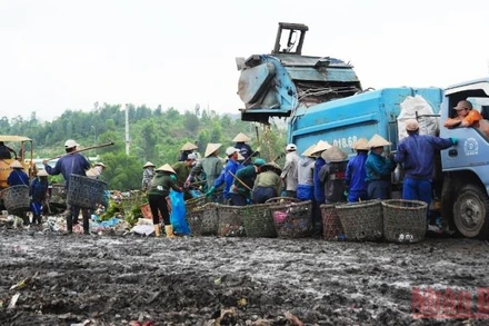 Bãi rác Khánh Sơn, Đà Nẵng trước khi nâng cấp.