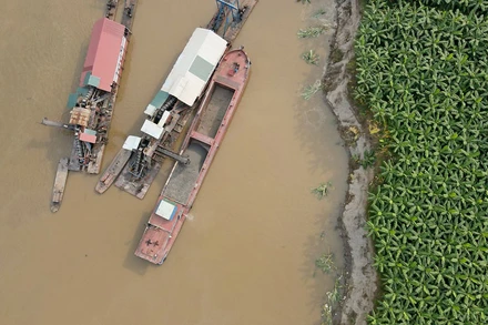 Việc lắp đặt hệ thống giám sát giúp cơ quan quản lý Nhà nước kịp thời chấn chỉnh hoạt động khai thác cát sỏi trên các dòng sông.