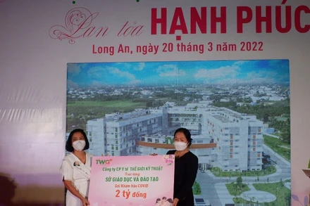 Công ty cổ phần Y tế thế giới kỹ thuật số trao tặng Sở Giáo dục và Đào tạo Long An gói khám hậu Covid-19 trị giá 2 tỷ đồng trong chương trình lan tỏa hạnh phúc.
