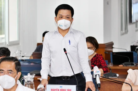 Đại diện HCDC trả lời câu hỏi của phóng viên tại buổi họp báo.