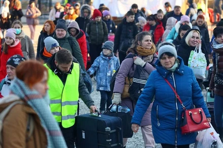 Người tị nạn Ukraine tại 1 trạm kiểm soát biên giới ở Kroscienko, Ba Lan, ngày 17/3/2022. (Ảnh: REUTERS)