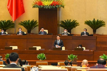 Bộ trưởng Công thương Nguyễn Hồng Diên phát biểu tại phiên chất vấn. (Ảnh: DUY LINH)