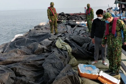 Phương tiện và tang vật bị Hải đội 2, Bộ đội Biên phòng Quảng Ninh bắt giữ.