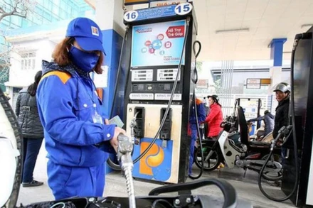 Bộ Tài chính đề xuất giảm thuế bảo vệ môi trường 2.000 đồng/lít xăng.