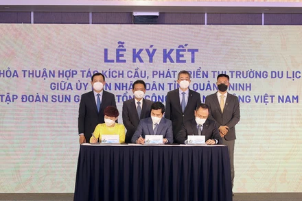 Lễ ký kết giữa tỉnh Quảng Ninh, Sun Group và Vietnam Airlines. 