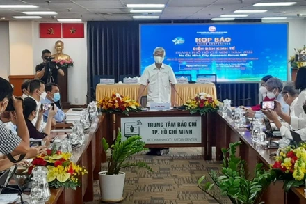 Quang cảnh buổi họp báo.