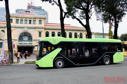 Xe buýt điện sẽ lăn bánh vào ngày 9/3.