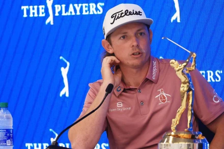 Cameron Smith bên chiếc cúp vô địch The Players Championship 2022. (Ảnh: PGA)