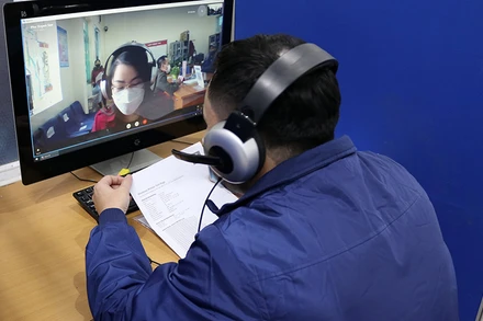 Phiên giao dịch việc làm trực tuyến tháng 12/2021 tại Hà Nội. (Ảnh: HCES)