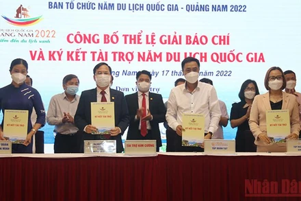 Ký kết tài trợ Năm du lịch quốc gia 2022 “Quảng Nam-Điểm đến du lịch xanh”.