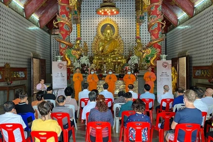 Quang cảnh buổi lễ cầu siêu tưởng niệm các liệt sĩ.