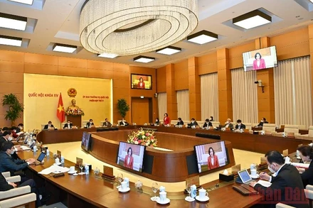 Phiên họp Ủy ban Thường vụ Quốc hội cho ý kiến về dự án Luật Thực hiện dân chủ ở cơ sở. (Ảnh Duy Linh)